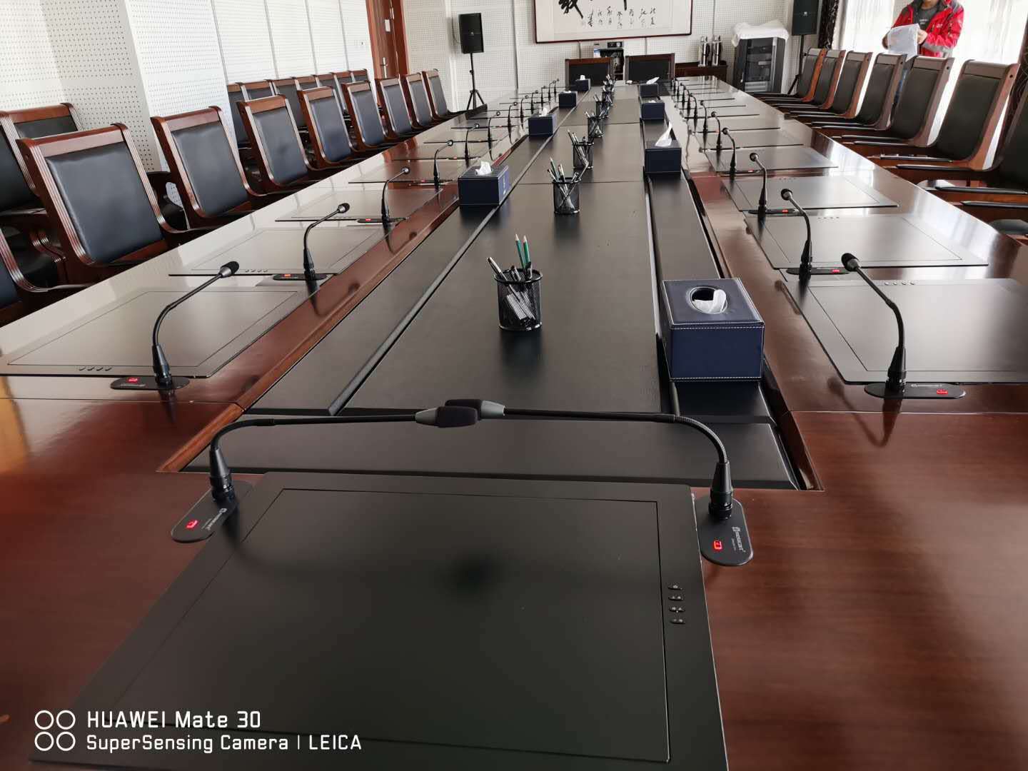 工程案例集锦丨力卡CS-300 Dante有线手拉手会议系统进驻高端会议厅