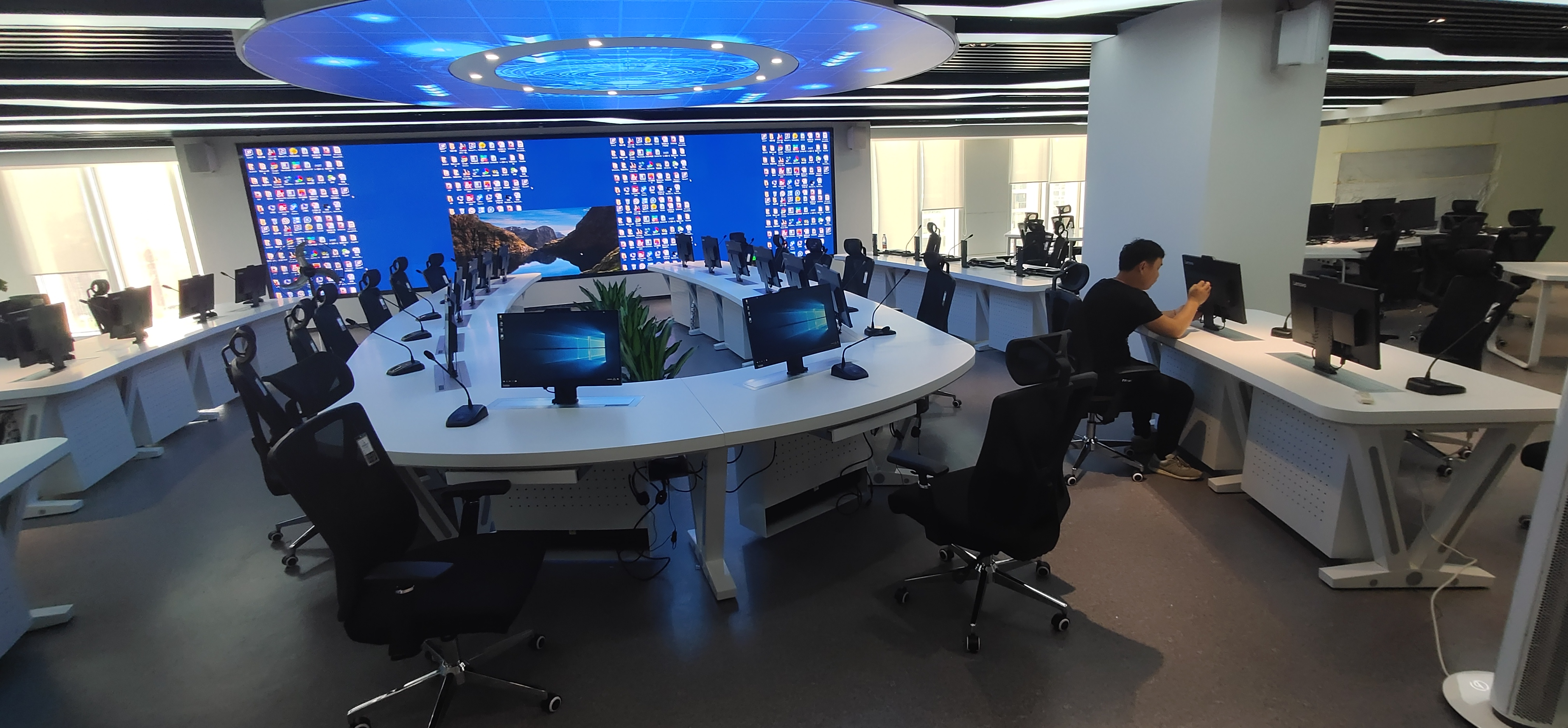 力卡WDC-900数字会议讨论系统入驻武汉市长江日报会议指挥中心 